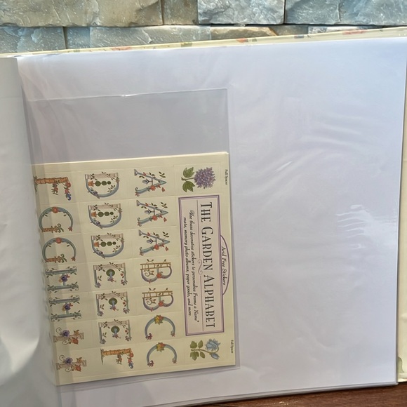 Scrapbook NEW - Picture 3 of 6